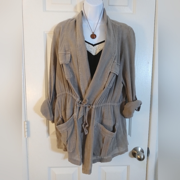 Fall Torrid Tan Distressed Utility Cover Layered with Black Cami Size 0/1 - Picture 2 of 11